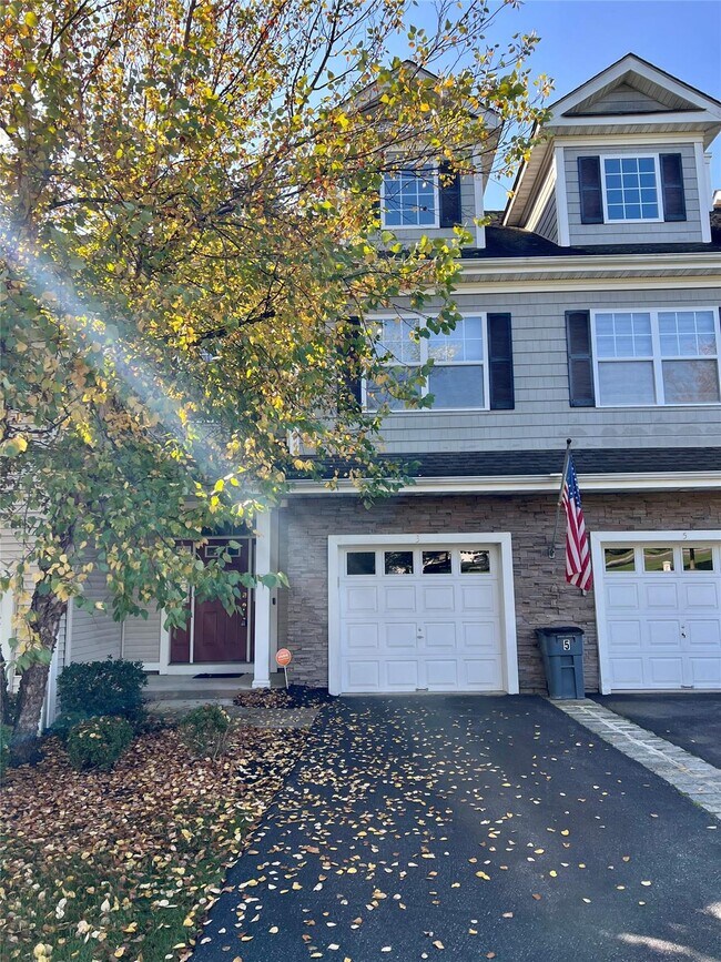 3 Country Club Dr in Middletown, NY - Building Photo - Building Photo