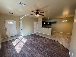 141 Bison Court Way in Mustang, OK - Foto de edificio - Building Photo