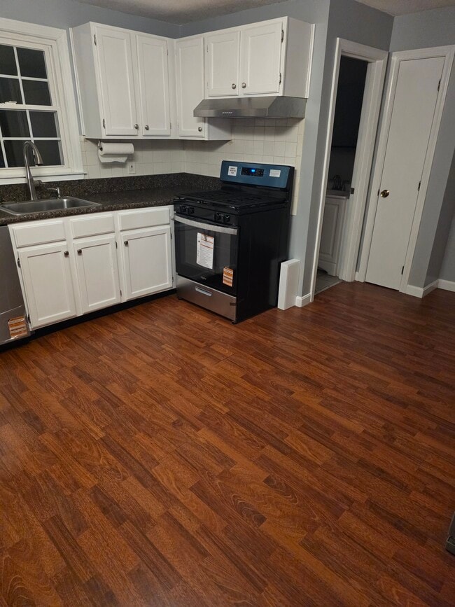 105 Granite St in Londonderry, NH - Foto de edificio - Building Photo