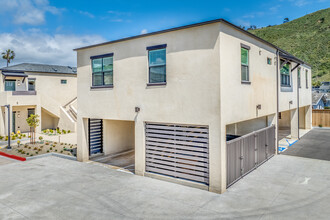 Kellogg Street Apartments in Ventura, CA - Building Photo - Building Photo