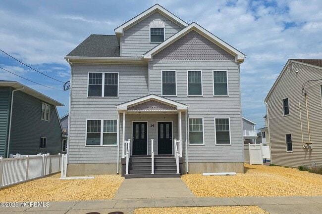 property at 14 6th Ave