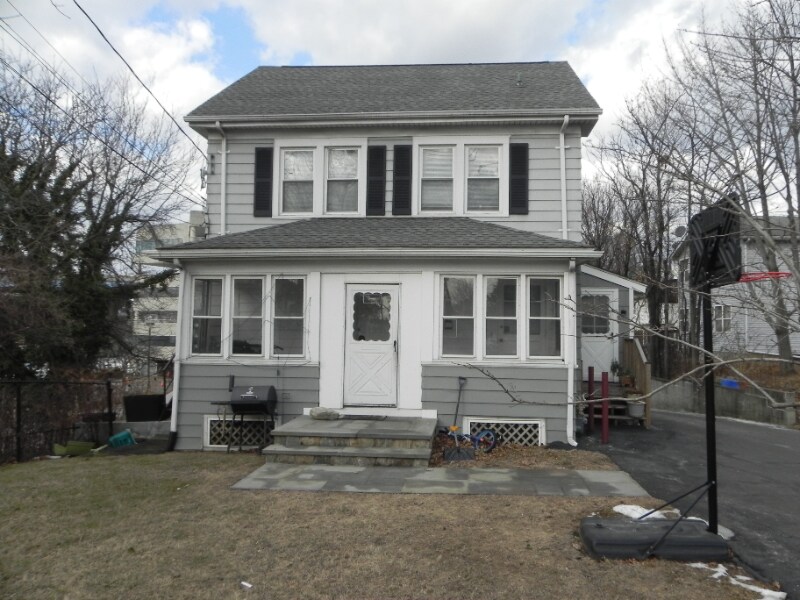 1 St John St in Norwalk, CT - Building Photo