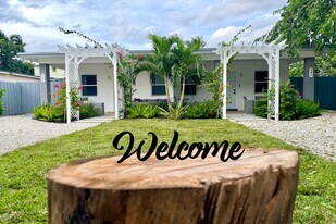 941 SW 29th St, Unit E in Fort Lauderdale, FL - Building Photo