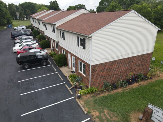 West View Court Apartments in Hickory, NC - Building Photo - Building Photo