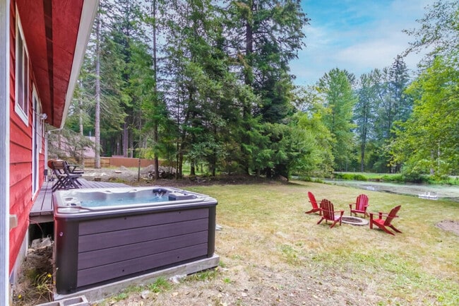 226 Paradise Dr in Ashford, WA - Building Photo - Building Photo