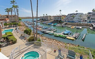 4705 Marina Dr in Carlsbad, CA - Building Photo