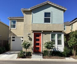 2056 N Walling Ln in Clovis, CA - Building Photo