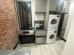 434 W 52nd St in New York, NY - Building Photo - Building Photo