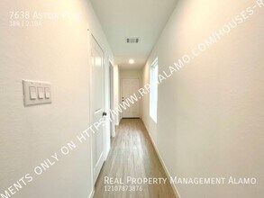 7638 Aston Peak in San Antonio, TX - Building Photo - Building Photo