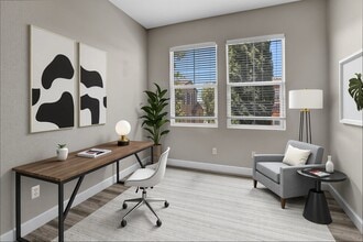 13325 Via Cristal, Unit 7 in San Diego, CA - Building Photo - Building Photo