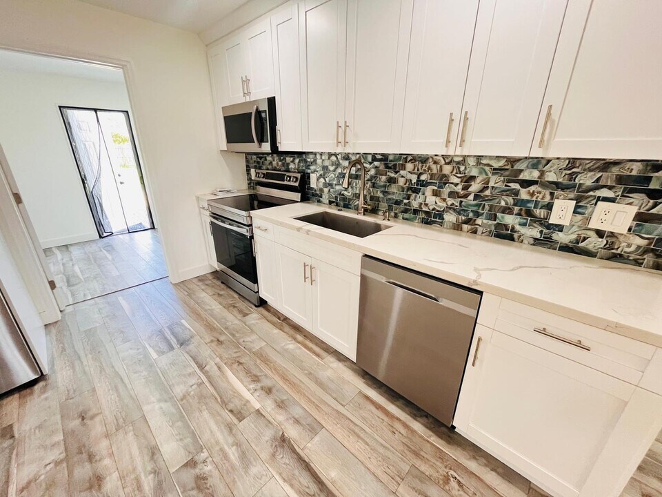 3661 Laurette Ln in Lake Worth Beach, FL - Building Photo