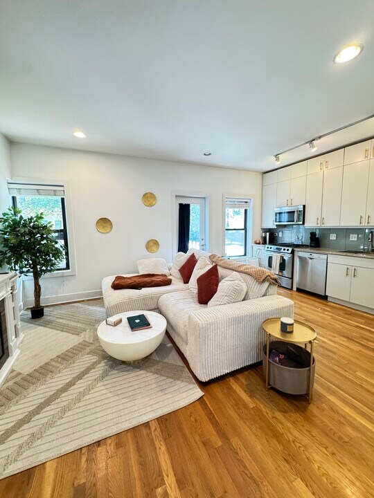 1958 W Byron St, Unit #1 in Chicago, IL - Foto de edificio