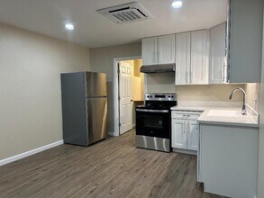 135 W Monroe St in Kountze, TX - Foto de edificio - Building Photo