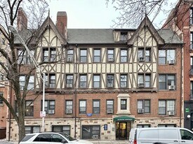 562 W Arlington Pl in Chicago, IL - Building Photo