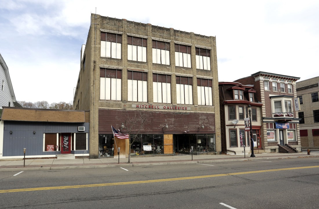 205 W Broad St in Tamaqua, PA - Building Photo