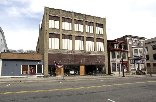 205 W Broad St