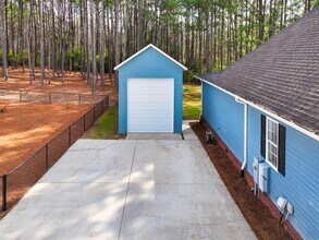 100 Sweetbriar Lakes Dr in Thomasville, GA - Building Photo - Building Photo