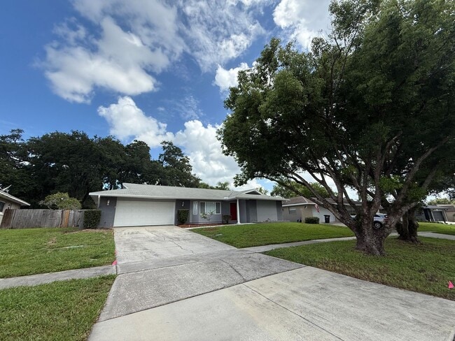 611 Green Briar Blvd