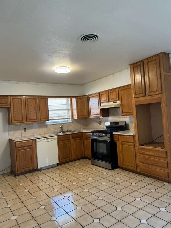 556 Blueberry Blvd in Dallas, TX - Building Photo - Building Photo