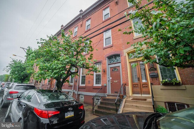 property at 2424 Poplar St