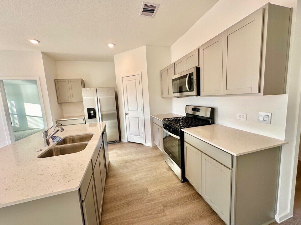 27736 Woodglen Mews Wy in Magnolia, TX - Building Photo