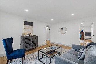 104 Mishawum Rd in Woburn, MA - Building Photo - Building Photo