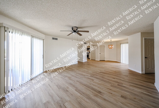 9151 W Greenway Rd, Unit 205 in Peoria, AZ - Foto de edificio - Building Photo