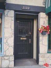 2122 Hillhurst Ave in Los Angeles, CA - Building Photo - Building Photo