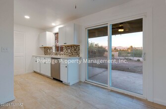 2301 S Saddleback Ave in Tucson, AZ - Building Photo - Building Photo