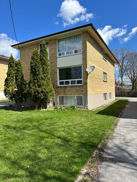 Stanley St Unit 1 in Belleville, ON - Building Photo