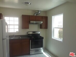 2117 S Marvin Ave in Los Angeles, CA - Building Photo - Building Photo