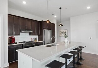 44691 Wellfleet Dr, Unit 310 in Ashburn, VA - Building Photo - Building Photo