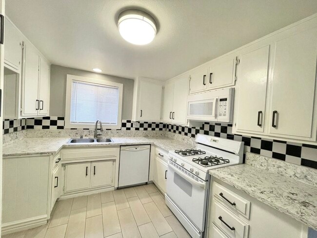 917 Paseo Grande in Corona, CA - Building Photo - Building Photo