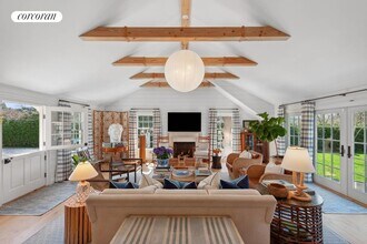 31 Aberdeen Ln in Southampton, NY - Foto de edificio - Building Photo