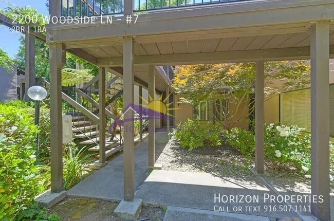 2200 Woodside Ln in Sacramento, CA - Building Photo - Building Photo