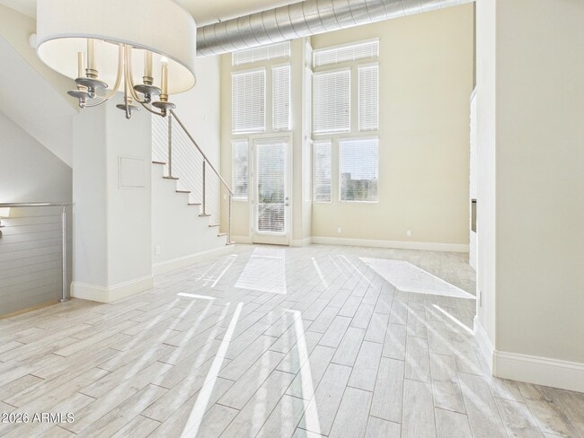 property at 4816 N Woodmere Fairway