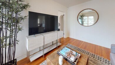 1130 S Hayworth Ave in Los Angeles, CA - Building Photo - Building Photo