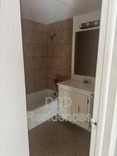 5514 Wood Forest Dr in Tampa, FL - Building Photo - Building Photo