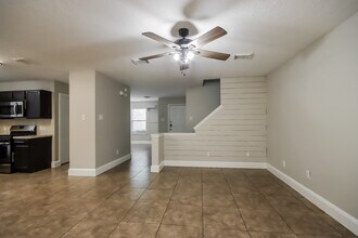 21851 Pleasant Groves in Porter, TX - Foto de edificio - Building Photo