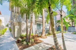 740 Meridian Ave in Miami Beach, FL - Building Photo