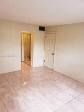 1450 NE 191st St in Miami, FL - Building Photo - Building Photo