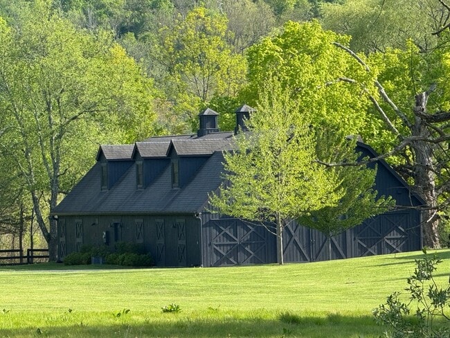55 Still Meadow Rd in Sharon, CT - Building Photo - Building Photo