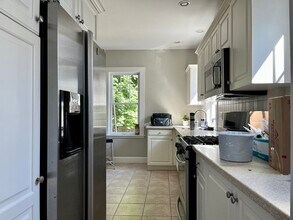 72 Everett St in Arlington, MA - Building Photo - Building Photo