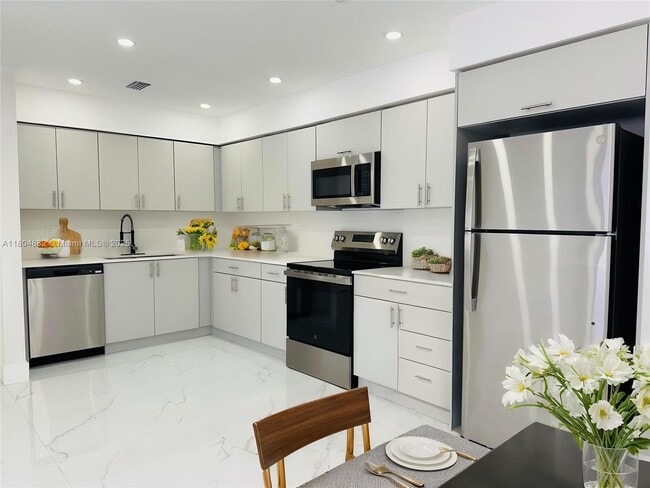 1440 N 71st Ave in Hollywood, FL - Building Photo - Building Photo