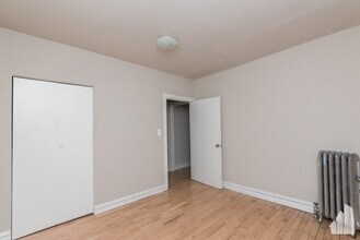 5662 N Ridge Ave in Chicago, IL - Foto de edificio - Building Photo