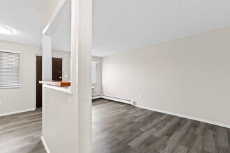 Royal Chateau Apartments in Denver, CO - Foto de edificio - Building Photo