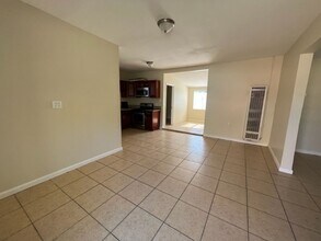 6951 Garden Dr in San Bernardino, CA - Foto de edificio - Building Photo
