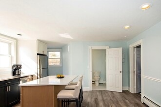 7 Whitehead Ave, Unit 1 in Hull, MA - Building Photo - Building Photo