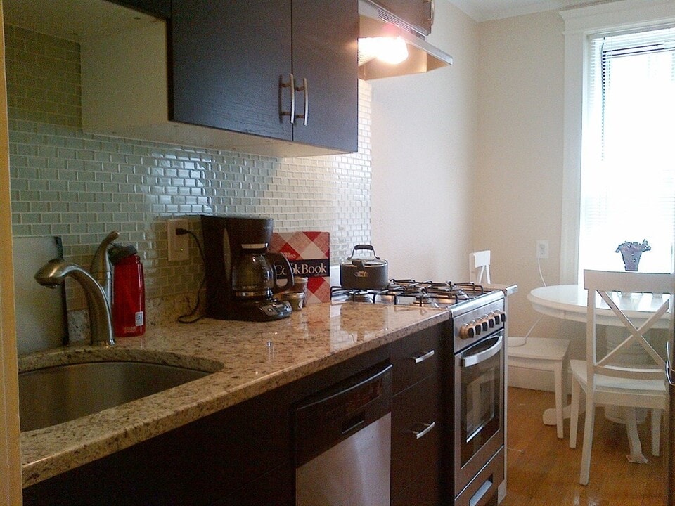 116 Riverway, Unit 8 in Boston, MA - Building Photo