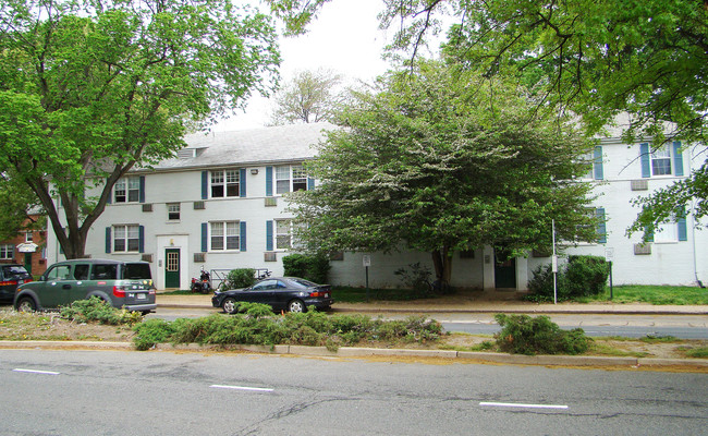 Buckingham Gardens in Arlington, VA - Foto de edificio - Building Photo